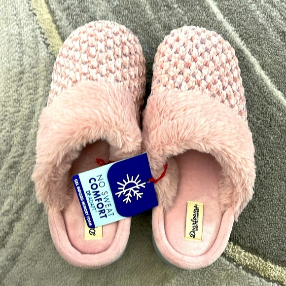 Dearfoam Slippers - Picture 1 of 6